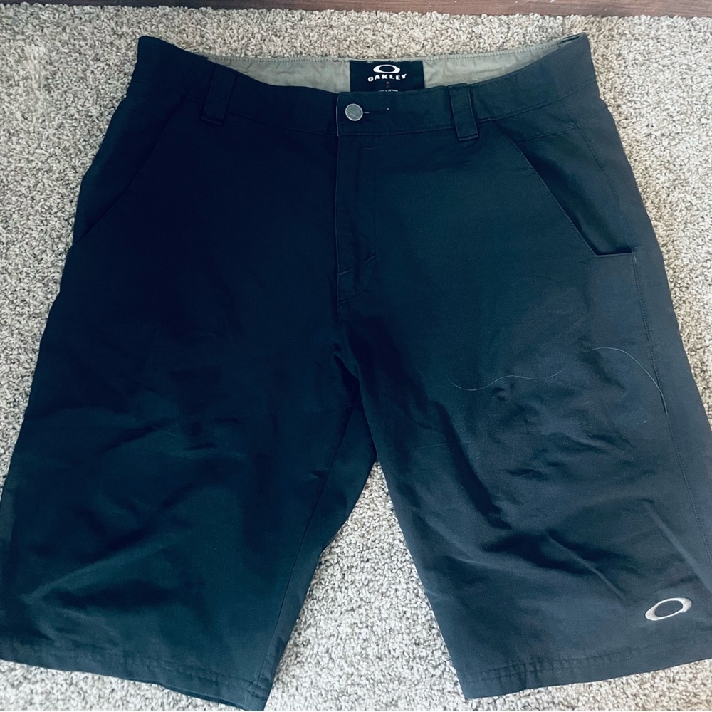 Oakley Men's Dark Gray Flat Front Shorts